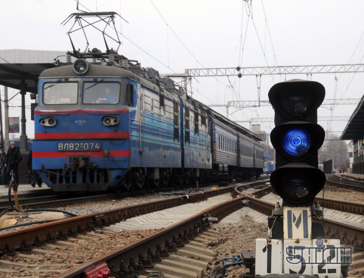 Укрзалізниця зупинила рух поїздів зі Львова на Київ