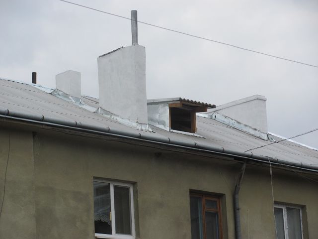 На вулиці Феньвеші відремонтовано дах у будинках 3 та 5
