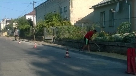 На вулиці Академіка Павлова ремонтують тротуар