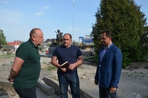 Зустріч з народними депутатами з приводу реконструкції головної площі Золоч ...