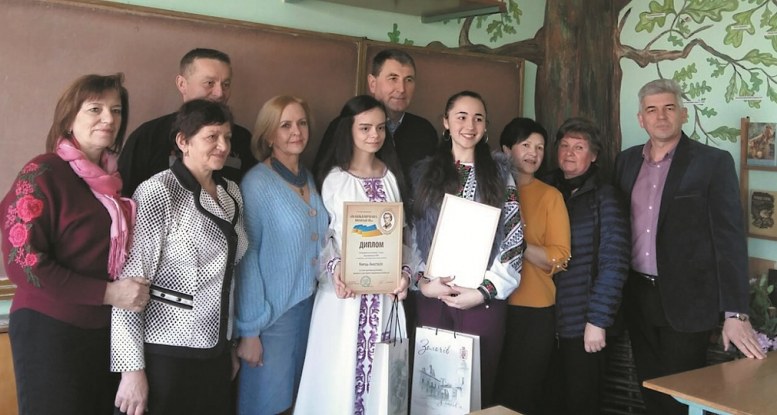 Ученицям Білокамінського ЗЗСО I-III ст. вручили премії  «За стале прагнення ...