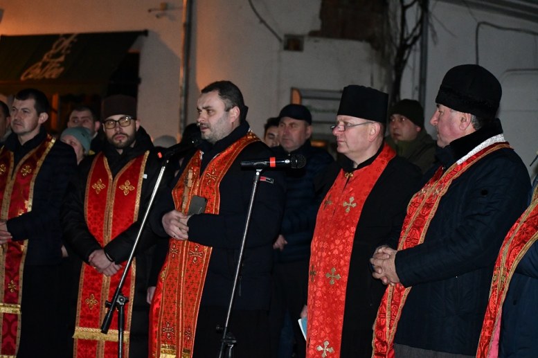 26 грудня 2023 року золочівська громада зустріла в молитві тіло захисника Василя Мицка