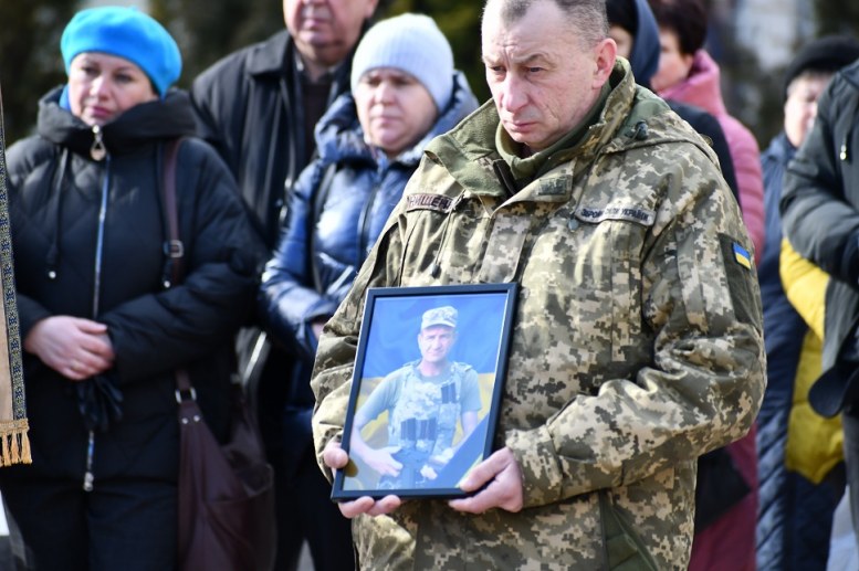 Сьогодні золочівська громада зустрічала на щиті нашого Героя, воїна Василяа Сиротинського